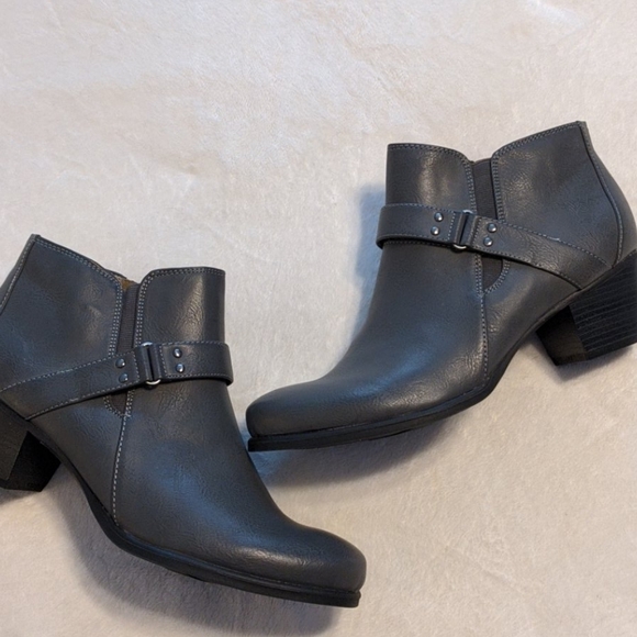 naturalizer ankle boots canada